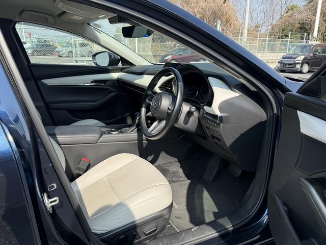 ＭＡＺＤＡ３セダン Ｘ　Ｌパッケージ　禁煙車　白革シート　純正１０．２５インチディスプレイ　３６０度セーフティパッケージ　フルセグ　シート・ステアリングヒーター　メモリ付パワーシート　アダプティブクルーズコントロール　クリアランスソナー（34枚目）