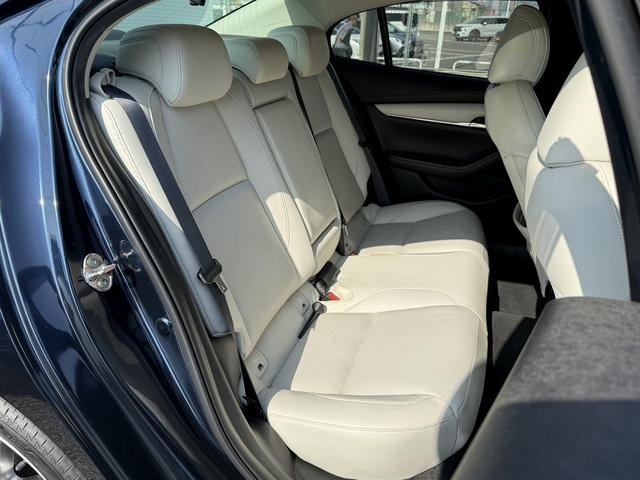 ＭＡＺＤＡ３セダン Ｘ　Ｌパッケージ　禁煙車　白革シート　純正１０．２５インチディスプレイ　３６０度セーフティパッケージ　フルセグ　シート・ステアリングヒーター　メモリ付パワーシート　アダプティブクルーズコントロール　クリアランスソナー（37枚目）