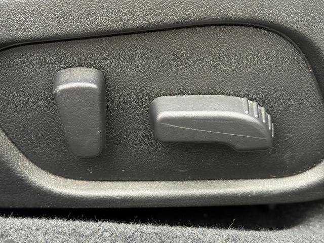 レヴォーグ １．６ＳＴＩスポーツアイサイト　禁煙車　サンルーフ　赤革シート　ＳＴＩエアロ　社外ナビ　フルセグ　サイドカメラ　アダクティブクルーズコントロール　　シートヒーター　シーポジションメモリー　アイサイトｖｅｒ．３　パドルシフト　ＥＴＣ（56枚目）