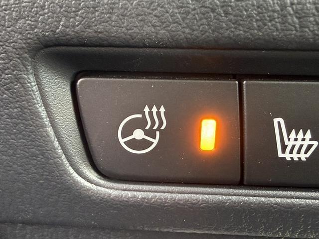 アクセラスポーツ ２２ＸＤ　Ｌパッケージ　６速ＭＴ　禁煙車　黒革シート　純正ナビ　パノラミックビューモニター　フルセグ　ＤＶＤプレイヤー　シート・ステアリングヒーター　パワーシート　アダプティブクルーズコントロール　パークアシスト（5枚目）