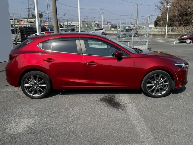 アクセラスポーツ ２２ＸＤ　Ｌパッケージ　６速ＭＴ　禁煙車　黒革シート　純正ナビ　パノラミックビューモニター　フルセグ　ＤＶＤプレイヤー　シート・ステアリングヒーター　パワーシート　アダプティブクルーズコントロール　パークアシスト（10枚目）