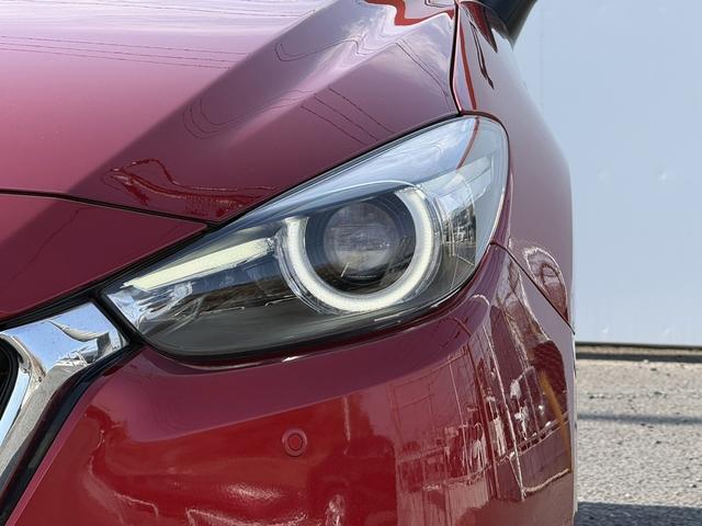 アクセラスポーツ ２２ＸＤ　Ｌパッケージ　６速ＭＴ　禁煙車　黒革シート　純正ナビ　パノラミックビューモニター　フルセグ　ＤＶＤプレイヤー　シート・ステアリングヒーター　パワーシート　アダプティブクルーズコントロール　パークアシスト（17枚目）