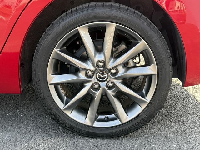 アクセラスポーツ ２２ＸＤ　Ｌパッケージ　６速ＭＴ　禁煙車　黒革シート　純正ナビ　パノラミックビューモニター　フルセグ　ＤＶＤプレイヤー　シート・ステアリングヒーター　パワーシート　アダプティブクルーズコントロール　パークアシスト（22枚目）