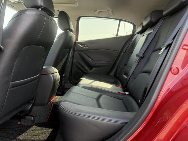 アクセラスポーツ ２２ＸＤ　Ｌパッケージ　６速ＭＴ　禁煙車　黒革シート　純正ナビ　パノラミックビューモニター　フルセグ　ＤＶＤプレイヤー　シート・ステアリングヒーター　パワーシート　アダプティブクルーズコントロール　パークアシスト（39枚目）