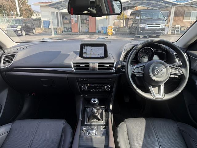 アクセラスポーツ ２２ＸＤ　Ｌパッケージ　６速ＭＴ　禁煙車　黒革シート　純正ナビ　パノラミックビューモニター　フルセグ　ＤＶＤプレイヤー　シート・ステアリングヒーター　パワーシート　アダプティブクルーズコントロール　パークアシスト（43枚目）