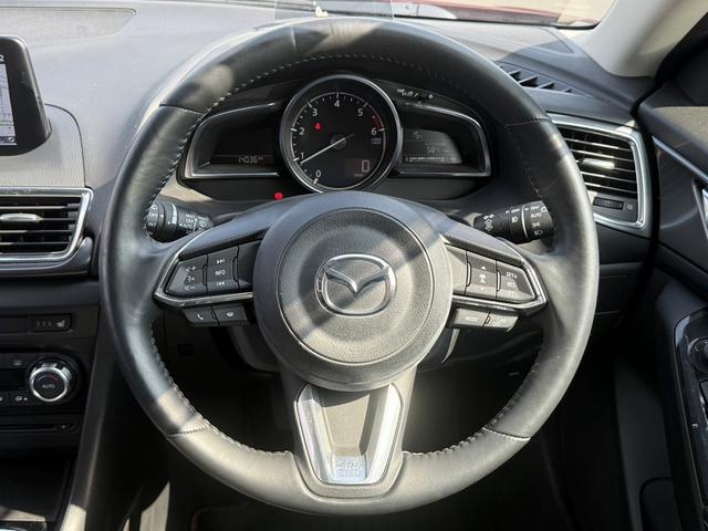 アクセラスポーツ ２２ＸＤ　Ｌパッケージ　６速ＭＴ　禁煙車　黒革シート　純正ナビ　パノラミックビューモニター　フルセグ　ＤＶＤプレイヤー　シート・ステアリングヒーター　パワーシート　アダプティブクルーズコントロール　パークアシスト（44枚目）