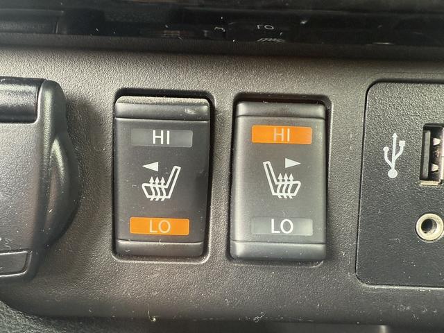 リーフ Ｘ　禁煙車　純正ナビ　プロパイロット　アラウンドビューモニター　衝突軽減ブレーキ　ステアリングヒーター　デジタルインナーミラー　ビルトインＥＴＣ　シートヒーター　ブラインドスポットモニター　ＬＥＤ（7枚目）