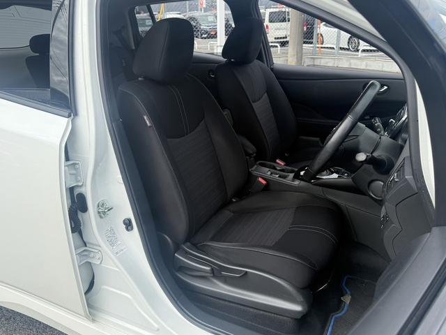 リーフ Ｘ　禁煙車　純正ナビ　プロパイロット　アラウンドビューモニター　衝突軽減ブレーキ　ステアリングヒーター　デジタルインナーミラー　ビルトインＥＴＣ　シートヒーター　ブラインドスポットモニター　ＬＥＤ（15枚目）
