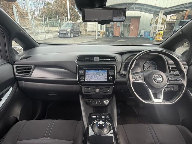 リーフ Ｘ　禁煙車　純正ナビ　プロパイロット　アラウンドビューモニター　衝突軽減ブレーキ　ステアリングヒーター　デジタルインナーミラー　ビルトインＥＴＣ　シートヒーター　ブラインドスポットモニター　ＬＥＤ（17枚目）