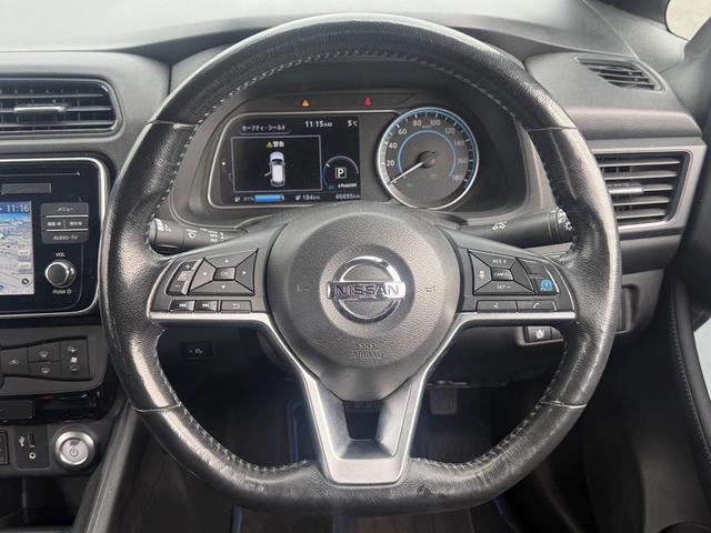 リーフ Ｘ　禁煙車　純正ナビ　プロパイロット　アラウンドビューモニター　衝突軽減ブレーキ　ステアリングヒーター　デジタルインナーミラー　ビルトインＥＴＣ　シートヒーター　ブラインドスポットモニター　ＬＥＤ（18枚目）