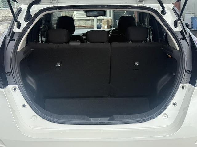 リーフ Ｘ　禁煙車　純正ナビ　プロパイロット　アラウンドビューモニター　衝突軽減ブレーキ　ステアリングヒーター　デジタルインナーミラー　ビルトインＥＴＣ　シートヒーター　ブラインドスポットモニター　ＬＥＤ（19枚目）