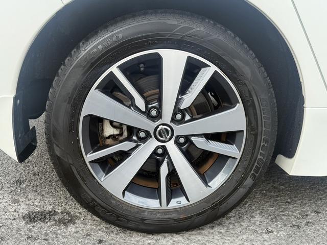 リーフ Ｘ　禁煙車　純正ナビ　プロパイロット　アラウンドビューモニター　衝突軽減ブレーキ　ステアリングヒーター　デジタルインナーミラー　ビルトインＥＴＣ　シートヒーター　ブラインドスポットモニター　ＬＥＤ（29枚目）