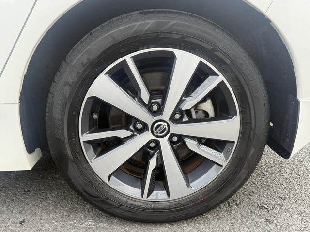 リーフ Ｘ　禁煙車　純正ナビ　プロパイロット　アラウンドビューモニター　衝突軽減ブレーキ　ステアリングヒーター　デジタルインナーミラー　ビルトインＥＴＣ　シートヒーター　ブラインドスポットモニター　ＬＥＤ（30枚目）