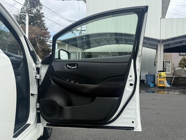 リーフ Ｘ　禁煙車　純正ナビ　プロパイロット　アラウンドビューモニター　衝突軽減ブレーキ　ステアリングヒーター　デジタルインナーミラー　ビルトインＥＴＣ　シートヒーター　ブラインドスポットモニター　ＬＥＤ（34枚目）