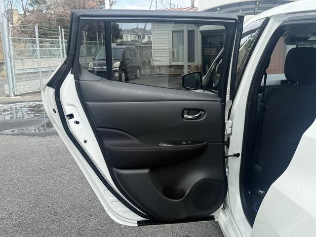 リーフ Ｘ　禁煙車　純正ナビ　プロパイロット　アラウンドビューモニター　衝突軽減ブレーキ　ステアリングヒーター　デジタルインナーミラー　ビルトインＥＴＣ　シートヒーター　ブラインドスポットモニター　ＬＥＤ（38枚目）