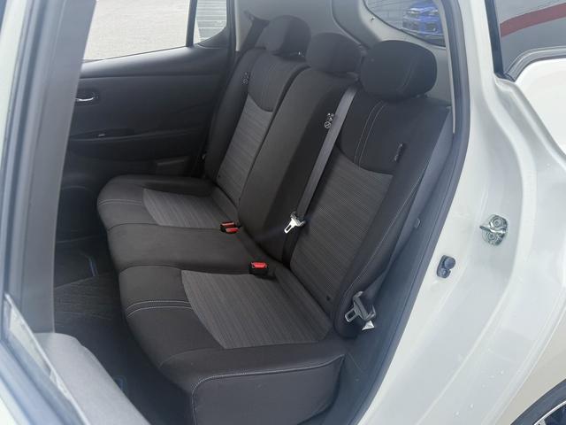 リーフ Ｘ　禁煙車　純正ナビ　プロパイロット　アラウンドビューモニター　衝突軽減ブレーキ　ステアリングヒーター　デジタルインナーミラー　ビルトインＥＴＣ　シートヒーター　ブラインドスポットモニター　ＬＥＤ（43枚目）