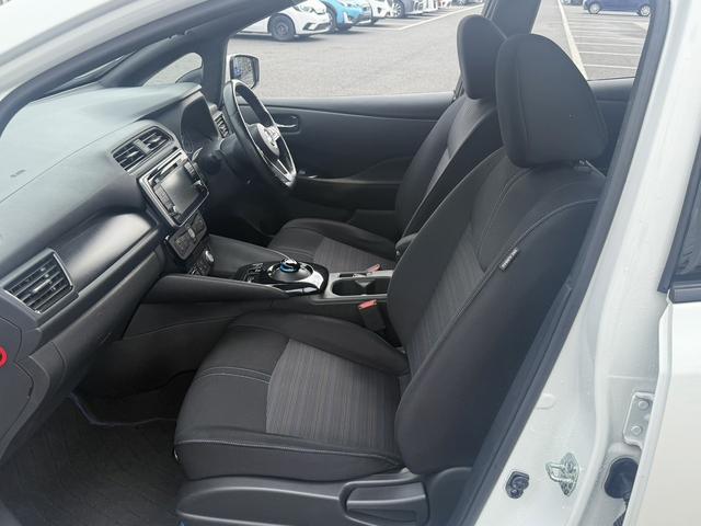 リーフ Ｘ　禁煙車　純正ナビ　プロパイロット　アラウンドビューモニター　衝突軽減ブレーキ　ステアリングヒーター　デジタルインナーミラー　ビルトインＥＴＣ　シートヒーター　ブラインドスポットモニター　ＬＥＤ（44枚目）