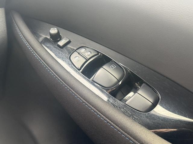 リーフ Ｘ　禁煙車　純正ナビ　プロパイロット　アラウンドビューモニター　衝突軽減ブレーキ　ステアリングヒーター　デジタルインナーミラー　ビルトインＥＴＣ　シートヒーター　ブラインドスポットモニター　ＬＥＤ（52枚目）