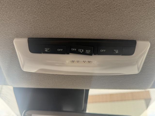 リーフ Ｘ　禁煙車　純正ナビ　プロパイロット　アラウンドビューモニター　衝突軽減ブレーキ　ステアリングヒーター　デジタルインナーミラー　ビルトインＥＴＣ　シートヒーター　ブラインドスポットモニター　ＬＥＤ（66枚目）