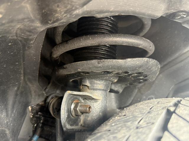 リーフ Ｘ　禁煙車　純正ナビ　プロパイロット　アラウンドビューモニター　衝突軽減ブレーキ　ステアリングヒーター　デジタルインナーミラー　ビルトインＥＴＣ　シートヒーター　ブラインドスポットモニター　ＬＥＤ（72枚目）