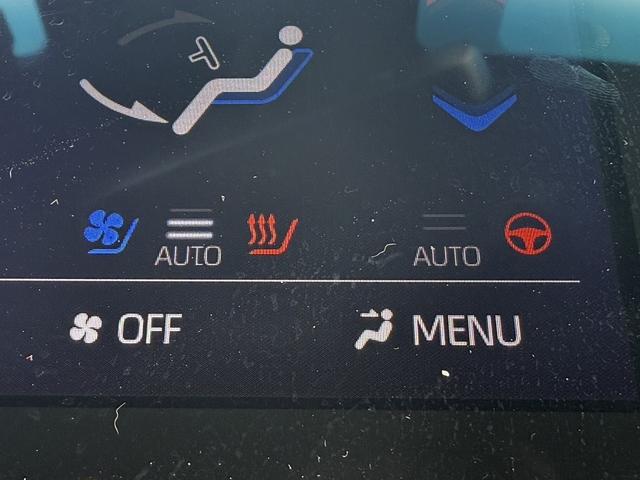 クラウンハイブリッド ＲＳアドバンス　禁煙車　純正８インチナビ　地デジ　アラウンドビューモニター　トヨタセーフティセンス　アダプティブクルーズコントロール　黒革シート　ブラインドスポットモニター　ＥＴＣ２．０　シートヒーター（5枚目）
