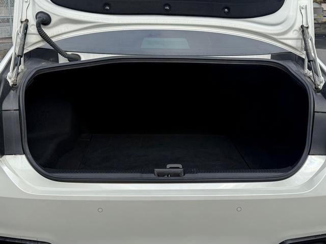 クラウンハイブリッド ＲＳアドバンス　禁煙車　純正８インチナビ　地デジ　アラウンドビューモニター　トヨタセーフティセンス　アダプティブクルーズコントロール　黒革シート　ブラインドスポットモニター　ＥＴＣ２．０　シートヒーター（32枚目）