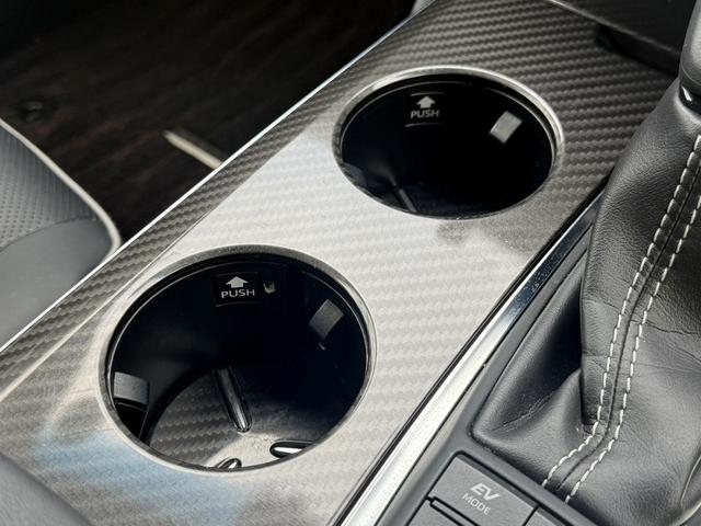 クラウンハイブリッド ＲＳアドバンス　禁煙車　純正８インチナビ　地デジ　アラウンドビューモニター　トヨタセーフティセンス　アダプティブクルーズコントロール　黒革シート　ブラインドスポットモニター　ＥＴＣ２．０　シートヒーター（60枚目）