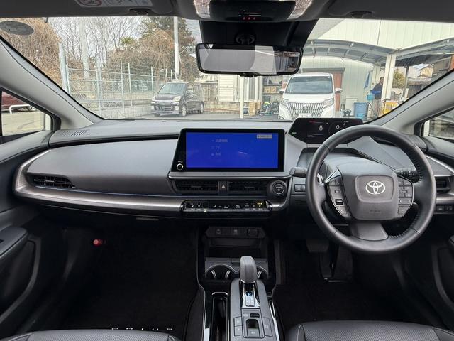 プリウス Ｚ　禁煙車　スマートリアビューモニター　純正１２．３インチコネクトナビ　黒革シート　フルセグ　アラウンドビューモニター　トヨタセーフティセンス　アダクティブクルーズコントロール　　ＥＴＣ２．０（17枚目）