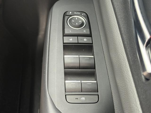 プリウス Ｚ　禁煙車　スマートリアビューモニター　純正１２．３インチコネクトナビ　黒革シート　フルセグ　アラウンドビューモニター　トヨタセーフティセンス　アダクティブクルーズコントロール　　ＥＴＣ２．０（56枚目）