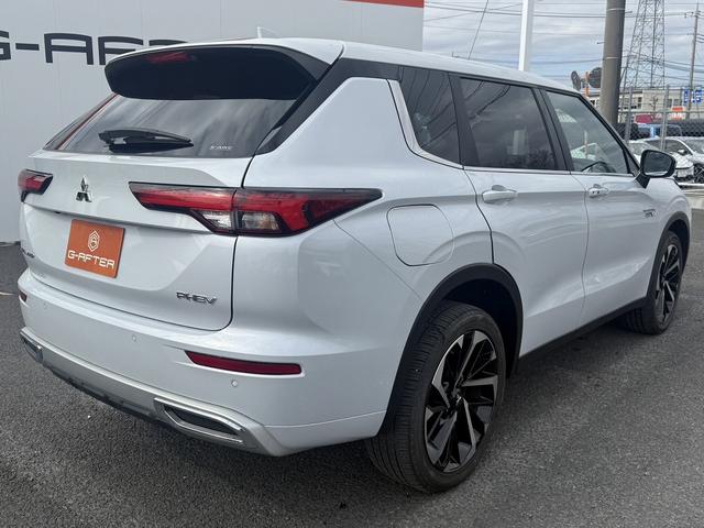 アウトランダーPHEV G 禁煙車 BOSEサウンド 純正12.3インチHDディスプレイ 黒革シート フルセグ パノラミックビューモニター 衝突軽減ブレーキ マイパイロット シートヒーター ブラインドスポットモニター ETC(10枚目)