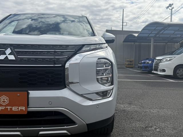 アウトランダーPHEV G 禁煙車 BOSEサウンド 純正12.3インチHDディスプレイ 黒革シート フルセグ パノラミックビューモニター 衝突軽減ブレーキ マイパイロット シートヒーター ブラインドスポットモニター ETC(15枚目)
