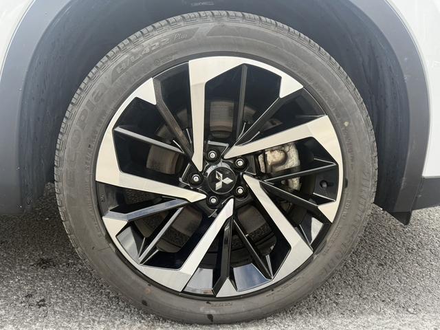 アウトランダーPHEV G 禁煙車 BOSEサウンド 純正12.3インチHDディスプレイ 黒革シート フルセグ パノラミックビューモニター 衝突軽減ブレーキ マイパイロット シートヒーター ブラインドスポットモニター ETC(21枚目)