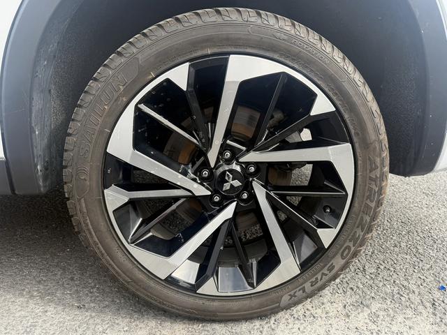 アウトランダーPHEV G 禁煙車 BOSEサウンド 純正12.3インチHDディスプレイ 黒革シート フルセグ パノラミックビューモニター 衝突軽減ブレーキ マイパイロット シートヒーター ブラインドスポットモニター ETC(23枚目)