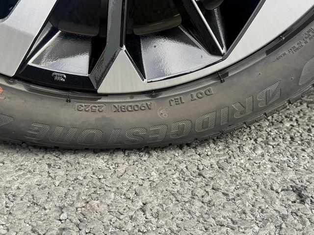 アウトランダーPHEV G 禁煙車 BOSEサウンド 純正12.3インチHDディスプレイ 黒革シート フルセグ パノラミックビューモニター 衝突軽減ブレーキ マイパイロット シートヒーター ブラインドスポットモニター ETC(25枚目)