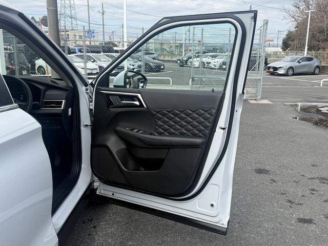 アウトランダーPHEV G 禁煙車 BOSEサウンド 純正12.3インチHDディスプレイ 黒革シート フルセグ パノラミックビューモニター 衝突軽減ブレーキ マイパイロット シートヒーター ブラインドスポットモニター ETC(30枚目)