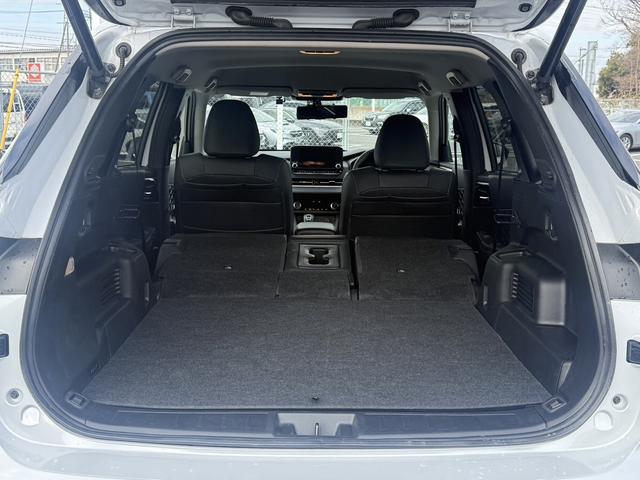 アウトランダーPHEV G 禁煙車 BOSEサウンド 純正12.3インチHDディスプレイ 黒革シート フルセグ パノラミックビューモニター 衝突軽減ブレーキ マイパイロット シートヒーター ブラインドスポットモニター ETC(34枚目)