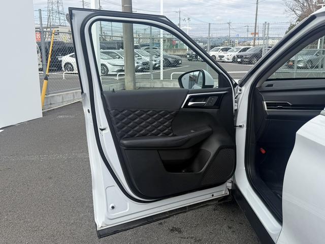 アウトランダーPHEV G 禁煙車 BOSEサウンド 純正12.3インチHDディスプレイ 黒革シート フルセグ パノラミックビューモニター 衝突軽減ブレーキ マイパイロット シートヒーター ブラインドスポットモニター ETC(36枚目)