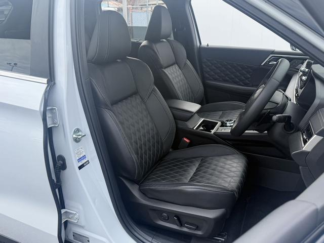 アウトランダーPHEV G 禁煙車 BOSEサウンド 純正12.3インチHDディスプレイ 黒革シート フルセグ パノラミックビューモニター 衝突軽減ブレーキ マイパイロット シートヒーター ブラインドスポットモニター ETC(38枚目)