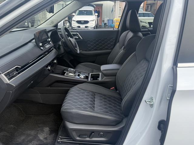 アウトランダーPHEV G 禁煙車 BOSEサウンド 純正12.3インチHDディスプレイ 黒革シート フルセグ パノラミックビューモニター 衝突軽減ブレーキ マイパイロット シートヒーター ブラインドスポットモニター ETC(43枚目)