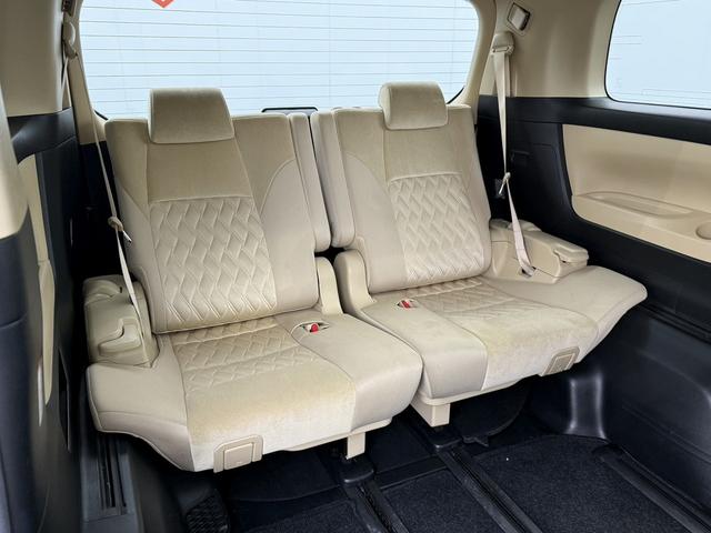 アルファードハイブリッド Ｘ　禁煙車　純正９インチナビ　バックカメラ　両側電動スライドドア　衝突軽減ブレーキ　アダプティブクルーズコントロール　ビルドインＥＴＣ　ブラインドスポットモニター　レーンキープ　クリアランスソナー（17枚目）