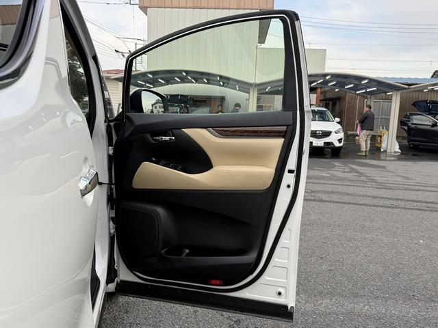 アルファードハイブリッド Ｘ　禁煙車　純正９インチナビ　バックカメラ　両側電動スライドドア　衝突軽減ブレーキ　アダプティブクルーズコントロール　ビルドインＥＴＣ　ブラインドスポットモニター　レーンキープ　クリアランスソナー（36枚目）