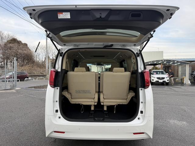 アルファードハイブリッド Ｘ　禁煙車　純正９インチナビ　バックカメラ　両側電動スライドドア　衝突軽減ブレーキ　アダプティブクルーズコントロール　ビルドインＥＴＣ　ブラインドスポットモニター　レーンキープ　クリアランスソナー（39枚目）