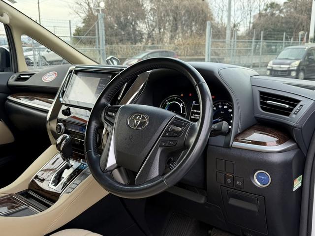 アルファードハイブリッド Ｘ　禁煙車　純正９インチナビ　バックカメラ　両側電動スライドドア　衝突軽減ブレーキ　アダプティブクルーズコントロール　ビルドインＥＴＣ　ブラインドスポットモニター　レーンキープ　クリアランスソナー（44枚目）