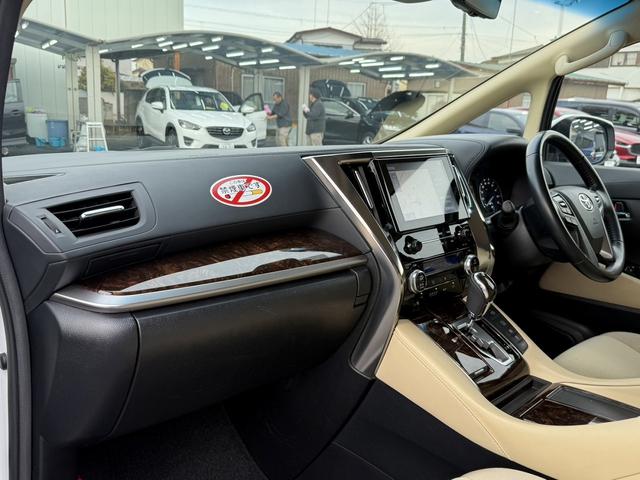 アルファードハイブリッド Ｘ　禁煙車　純正９インチナビ　バックカメラ　両側電動スライドドア　衝突軽減ブレーキ　アダプティブクルーズコントロール　ビルドインＥＴＣ　ブラインドスポットモニター　レーンキープ　クリアランスソナー（46枚目）