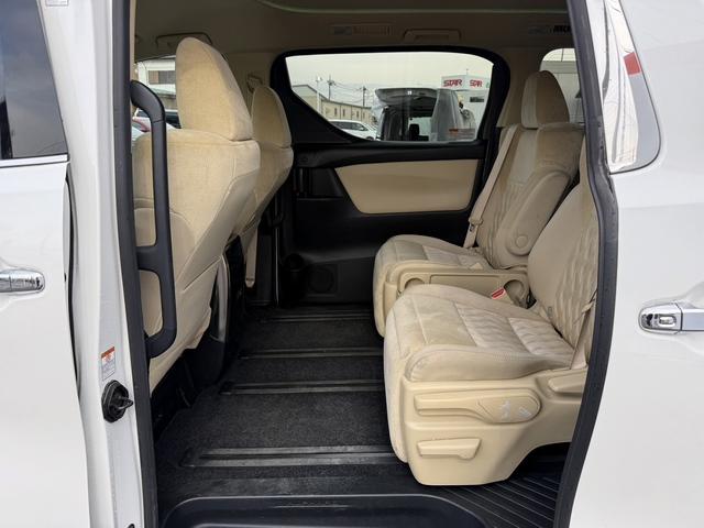 アルファードハイブリッド Ｘ　禁煙車　純正９インチナビ　バックカメラ　両側電動スライドドア　衝突軽減ブレーキ　アダプティブクルーズコントロール　ビルドインＥＴＣ　ブラインドスポットモニター　レーンキープ　クリアランスソナー（48枚目）