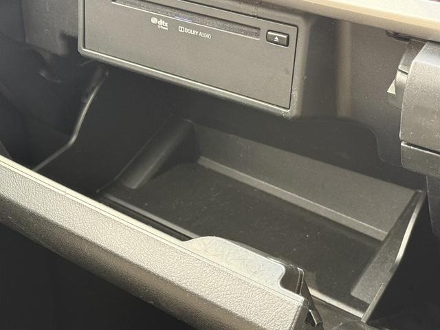 アルファードハイブリッド Ｘ　禁煙車　純正９インチナビ　バックカメラ　両側電動スライドドア　衝突軽減ブレーキ　アダプティブクルーズコントロール　ビルドインＥＴＣ　ブラインドスポットモニター　レーンキープ　クリアランスソナー（69枚目）