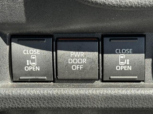 シエンタ ハイブリッドＧ　禁煙車　純正ナビ　両側電動スライドドア　衝突軽減ブレーキ　バックカメラ　アダプティブクルーズコントロール　ビルドインＥＴＣ　ブラインドスポットモニター　リヤトラフィックアラート　純正ＯＰ１５ＡＷ（4枚目）