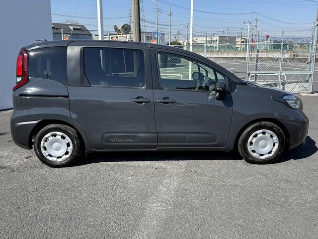 シエンタ ハイブリッドＧ　禁煙車　純正ナビ　両側電動スライドドア　衝突軽減ブレーキ　バックカメラ　アダプティブクルーズコントロール　ビルドインＥＴＣ　ブラインドスポットモニター　リヤトラフィックアラート　純正ＯＰ１５ＡＷ（9枚目）