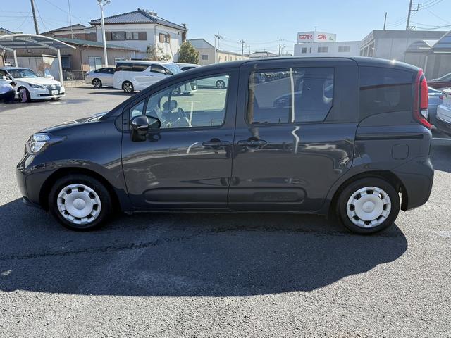 シエンタ ハイブリッドＧ　禁煙車　純正ナビ　両側電動スライドドア　衝突軽減ブレーキ　バックカメラ　アダプティブクルーズコントロール　ビルドインＥＴＣ　ブラインドスポットモニター　リヤトラフィックアラート　純正ＯＰ１５ＡＷ（11枚目）