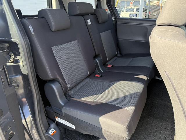 シエンタ ハイブリッドＧ　禁煙車　純正ナビ　両側電動スライドドア　衝突軽減ブレーキ　バックカメラ　アダプティブクルーズコントロール　ビルドインＥＴＣ　ブラインドスポットモニター　リヤトラフィックアラート　純正ＯＰ１５ＡＷ（16枚目）